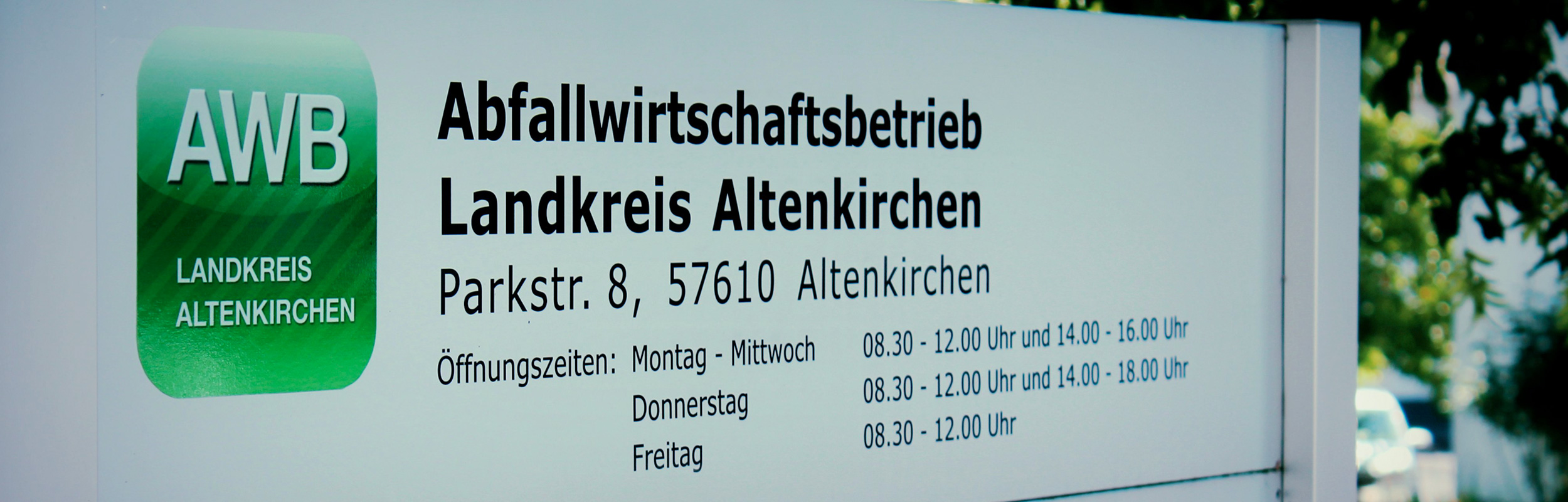 Schild Eingang Öffnungszeiten